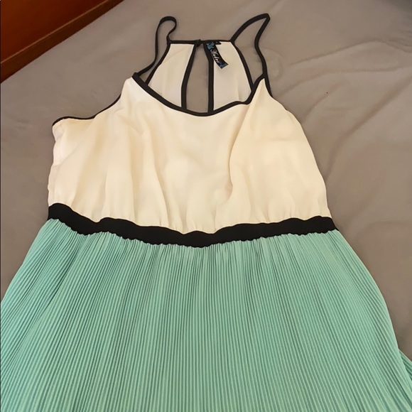 Andree Key Hole Dress 👗 - Picture 1 of 4